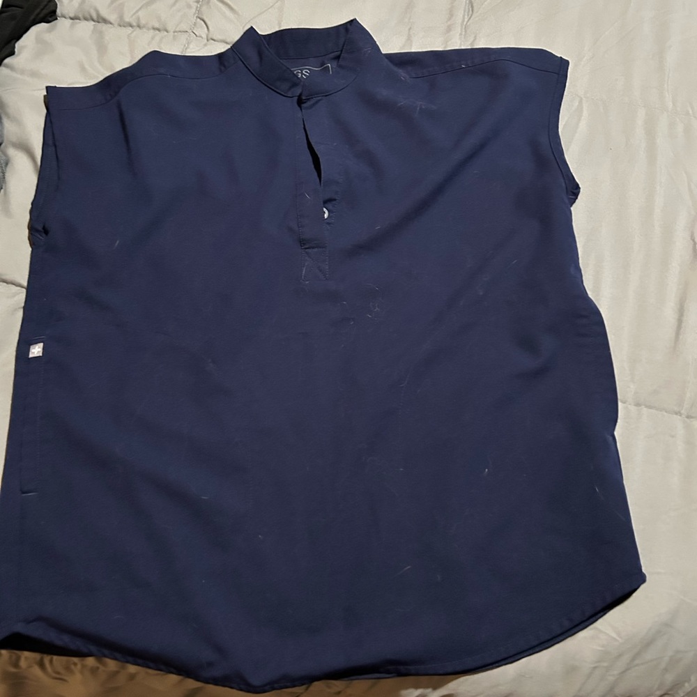 Figs XXS navy rafeala top